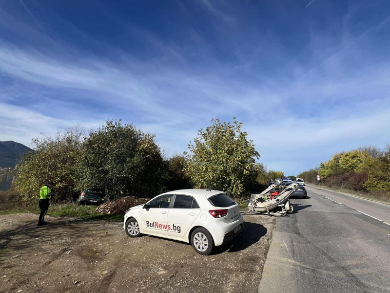 От последните минути! „Летящ“ столичанин помете рибар край врачанския язовир, отнесе колата и лодката му /снимки/