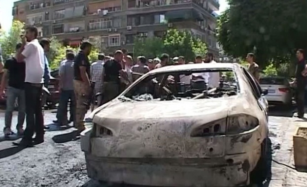 Държавната телевизия в Сирия съобщава че двама души са убити