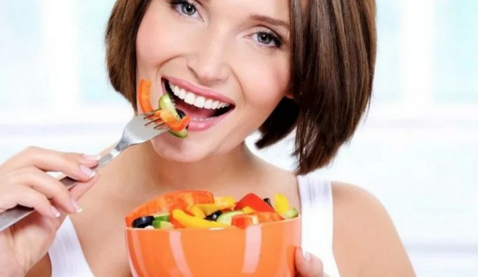 Белите коси често се свързват със старостта Появата им в