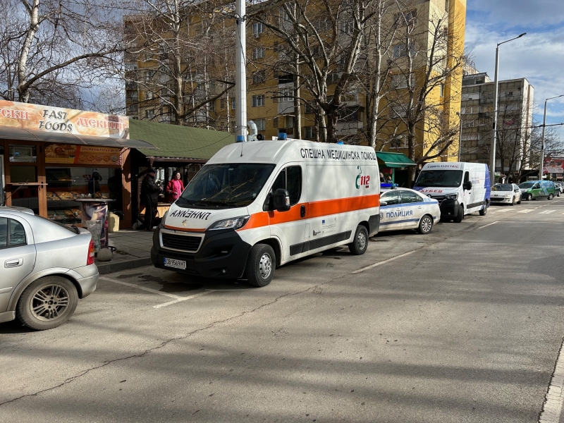 Трагедия! Мъж седна да обядва срещу входа на болницата във Враца, падна ...