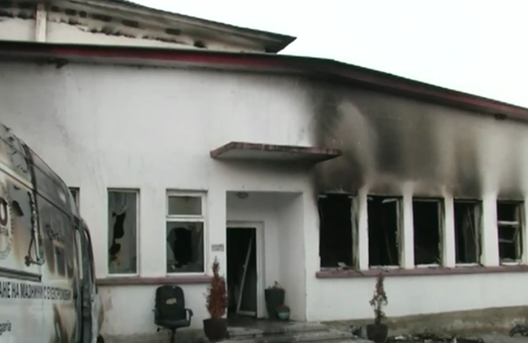 Коктейли Молотов по фабрика в Габровско Окръжната прокуратура и полицията разследват умишлен