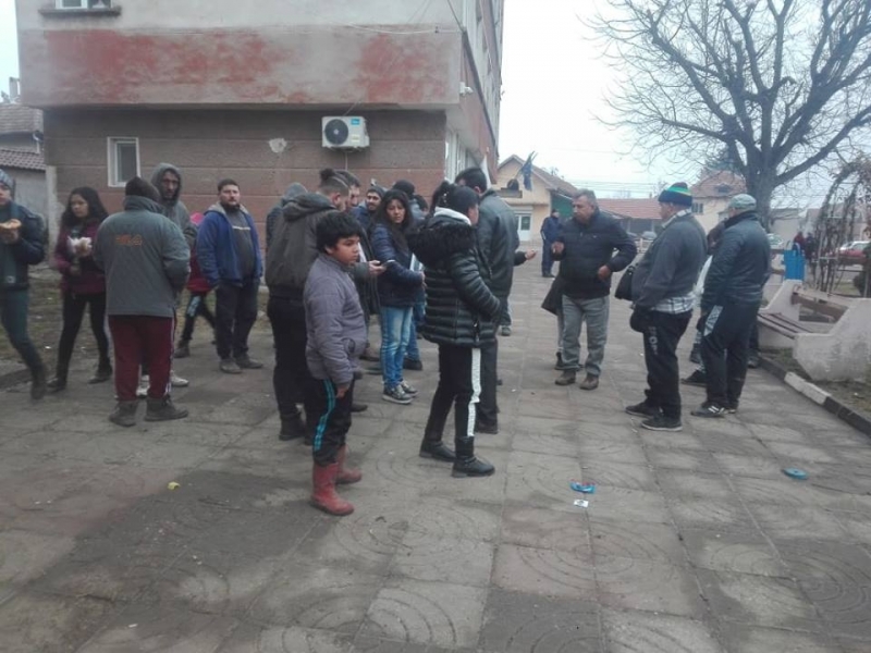 На протест се събраха днес близките на детето което почина