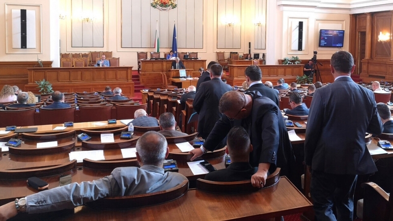 Народното събрание не прие нито един от двата обсъждани на