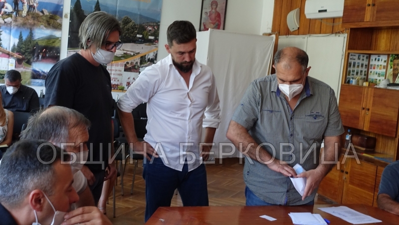 След тайно гласуване в общинския съвет станаха ясни новите почетни