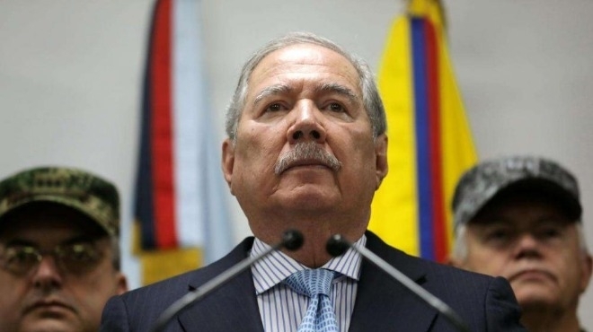 Колумбийският министър на отбраната Гийермо Ботеро подаде оставка след серия