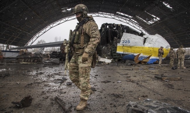 Телата на единайсет души са били открити в гараж в