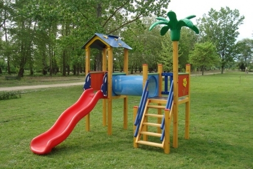 Община Берковица започва отремонтирането на всички детски площадки съобщиха от