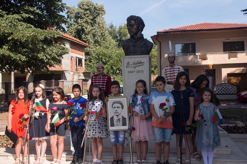 Мездра тържествено отбеляза 182 годишнина от рождението на Апостола на българската