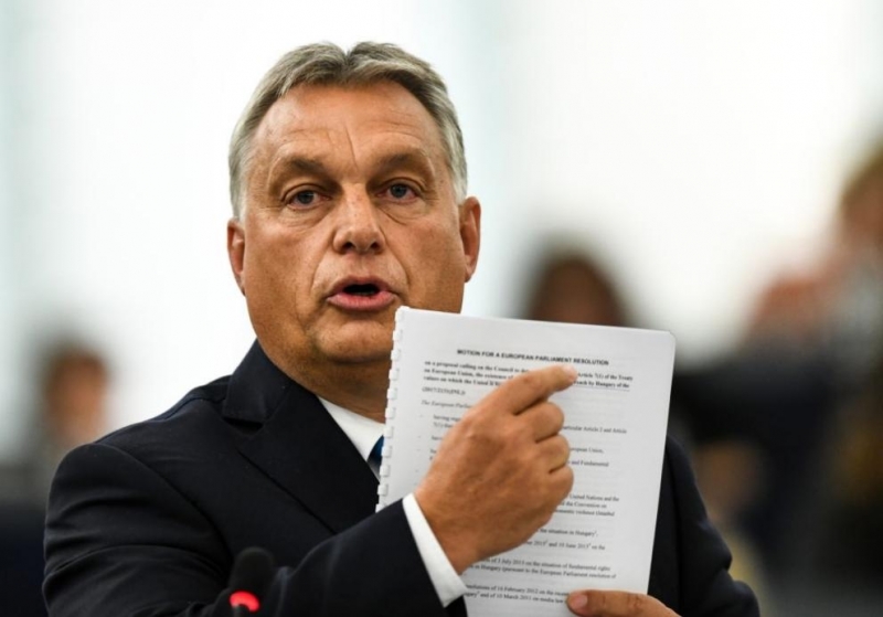 Унгарското правителство предложи законодателство което на практика би забранило осиновяването