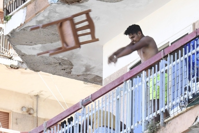 Напрежението в Мондрагоне продължава да расте Там има 49 случая