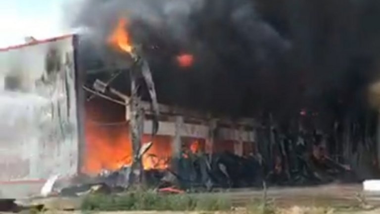 Огромен пожар вилня в склад в Козлодуй съобщиха от МВР