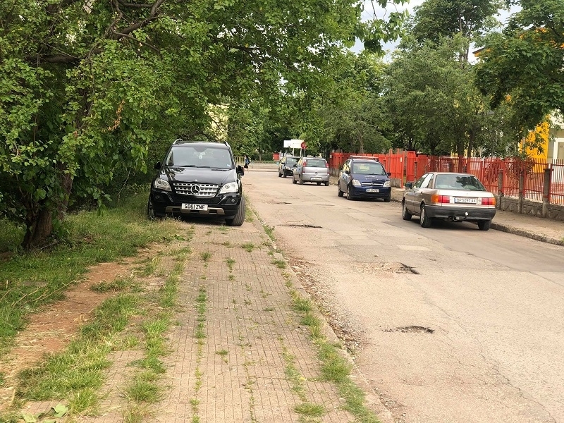 Нов рекорд по безумно паркиране бе поставен вчера във Враца