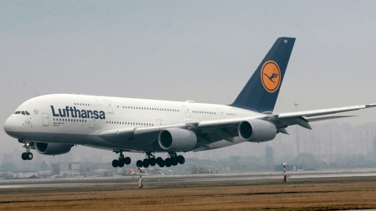 Пилотът на полет на Луфтханза наближаващ летището във Франкфурт най натовареното