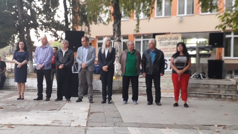 С пламенна реч и много емоции започна срещата на кандидата