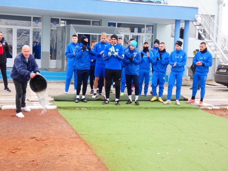 Левски Лом започна контролите на лагера в Сандански с 2 1