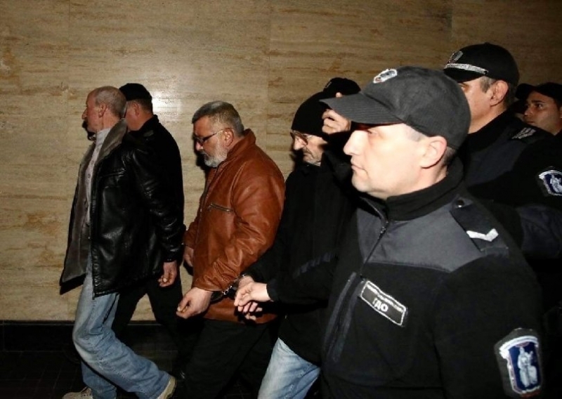 Нови разкрития: Четири пъти камионът с мигранти от Локорско бил спиран от полицията