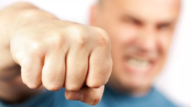 Изчезнали пари са причината 14 годишното момиче от Варна да бъде пребито