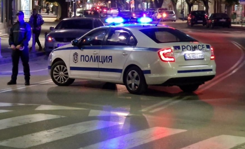 Инцидент на пътя! Мъж блъсна пиян пешеходец на кръстовище във Врачанско