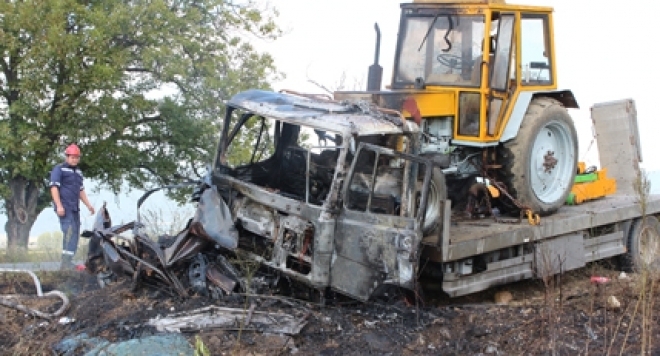 Миналата нощ в Лом е изгорял целият автопарк в база