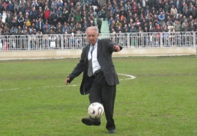 Днес след дълго боледуване е починал легендарният спортен журналист и