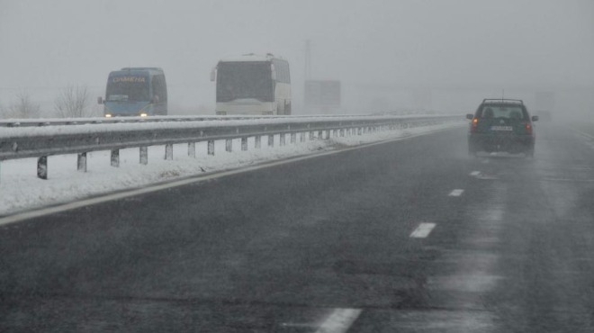I ОГРАНИЧЕНИЯ ЗА ТОВАРНИ АВТОМОБИЛИ Забранява се движението на моторни превозни