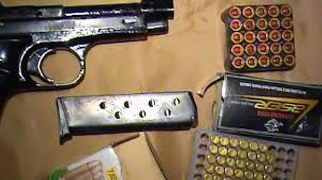 Полицията е открила незаконни оръжия и боеприпаси в къщата на