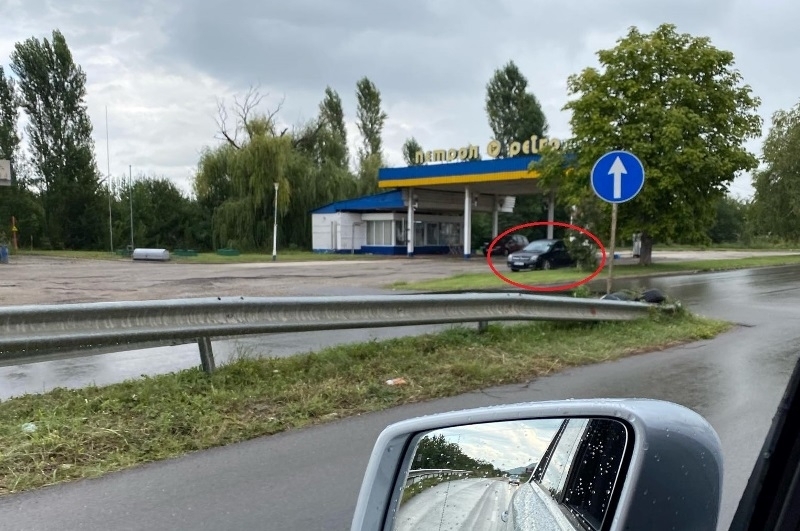 От 3 седмици мистериозна кола спира на едно и също