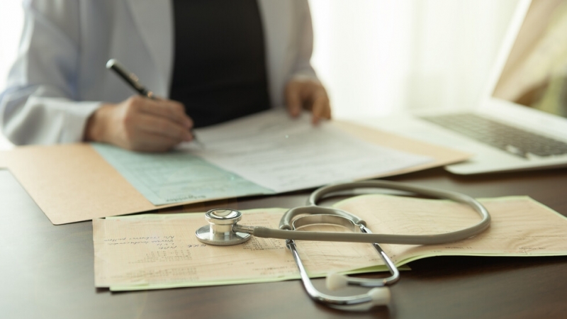 70 годишен американец заразен с коронавирус и хоспитализиран за два