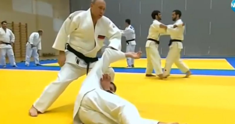 С травма завърши двубой по джудо между руския президент Владимир