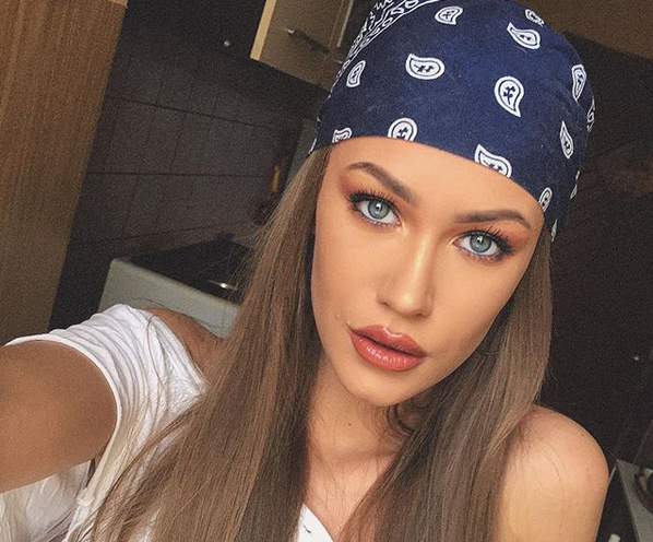 Тя не само е красива но и суперсекси Приятелката на