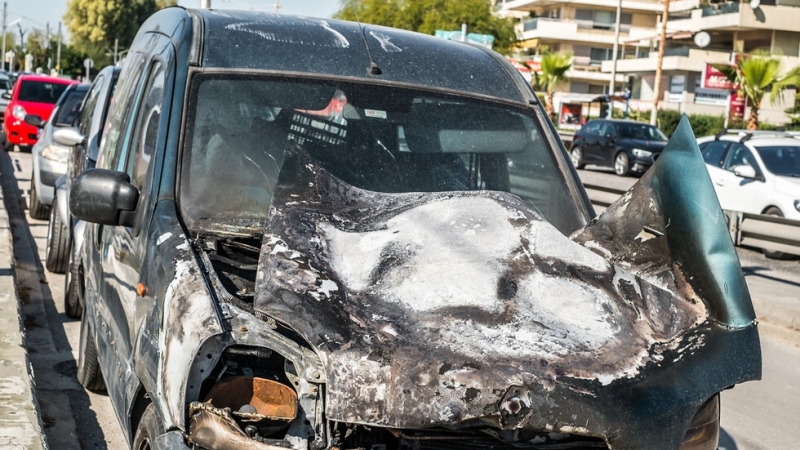 Самоделна бомба е избухнала пред дома на служител на посолството