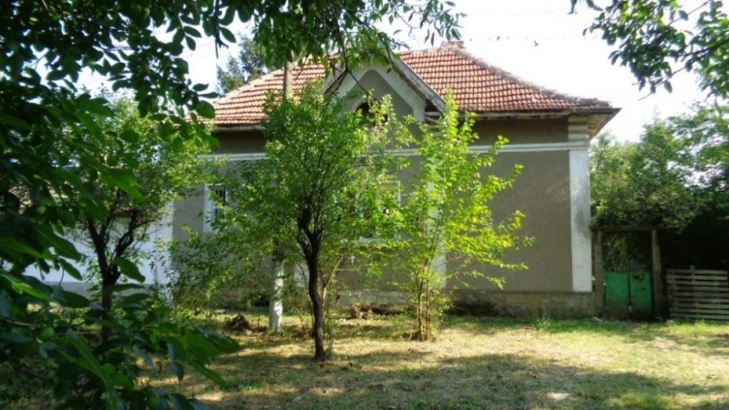 Частен съдебен изпълнител сложи на тезгяха къща с гараж в