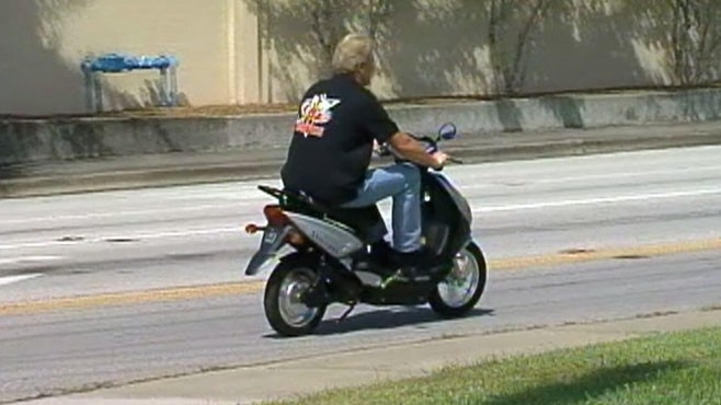 Служители на реда са хванали пиян неправоспособен мъж да управлява