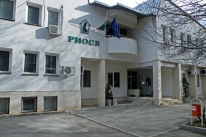 Експерти от регионалната инспекция по опазване на околната среда и