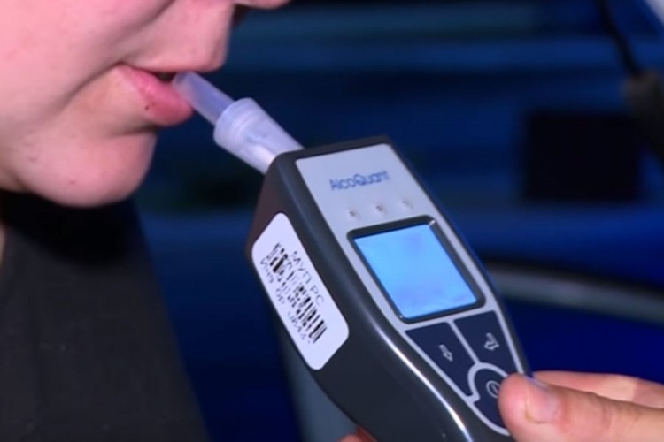 Полицаи заловиха пиян водач на Фолксваген в Лом съобщиха от