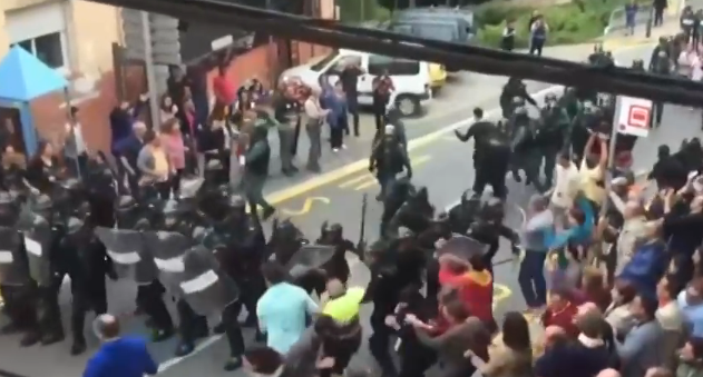 Полицаи в Испания ще бъдат съдени за насилие срещу протестиращи