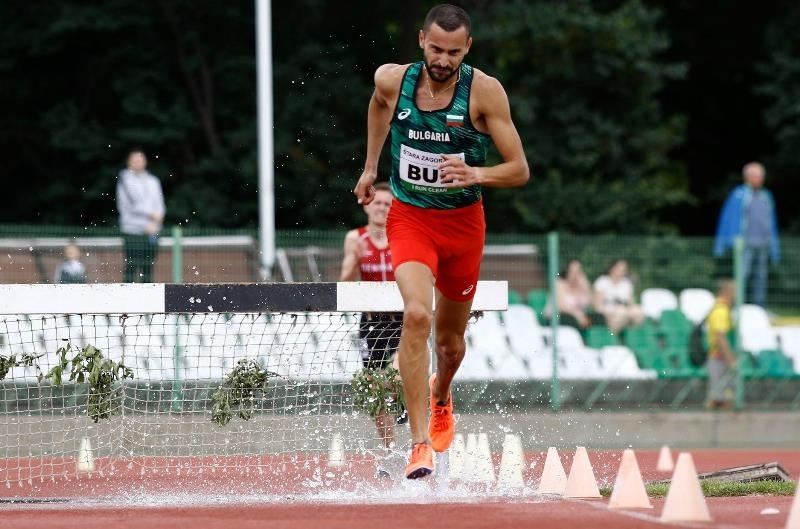 Най добрият български атлет в средните бягания Митко Ценов стана за