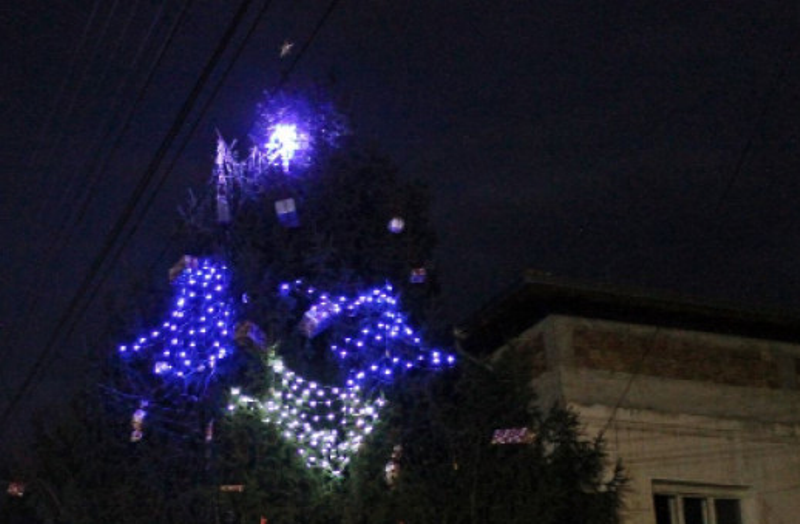 Коледна приказка сътвориха снощи в най голямото мездренско село