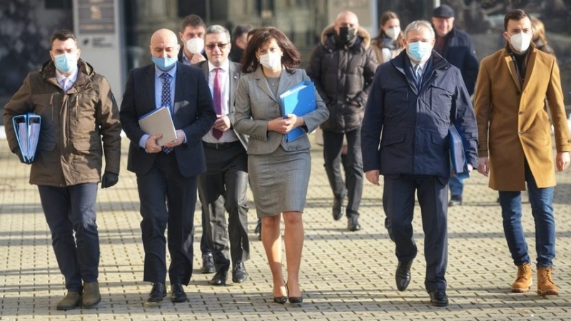 Осем коалиции и 31 партии са подали документи за участие