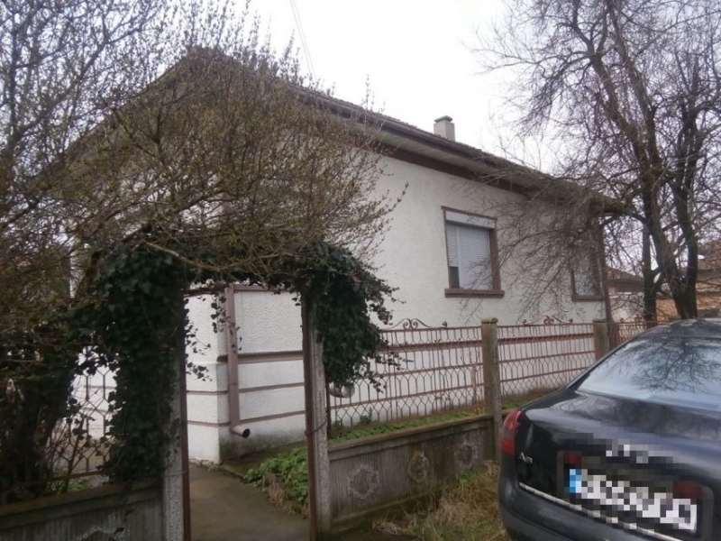 Частен съдебен изпълнител разпродава китна вила във Видинско научи агенция