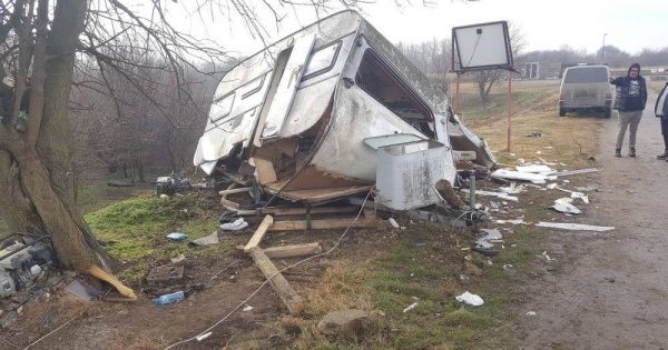 Турски тир е връхлетял върху фургона на охраната на рибарник