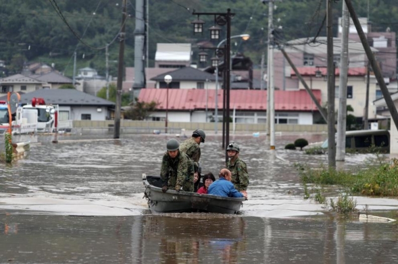 Десетки хиляди спасители търсят и днес оцелели от мощния тайфун Хагибис