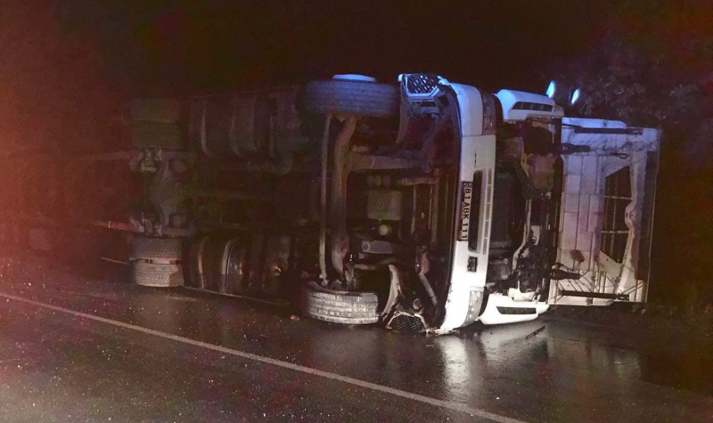 Катастрофа с ТИР ограничи движението между две села във Видинско