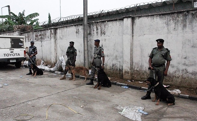 Най малко 15 души са загинали при самоубийствен атентат извършен