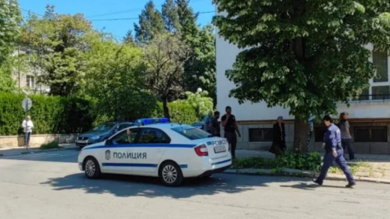 Наръганият мъж в Казанлък е на видима възраст около 35