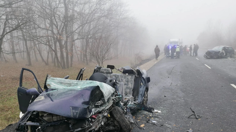 Възрастен шофьор е с опасност за живота след катастрофа в