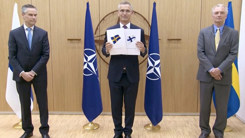 Генералният секретар на НАТО Йенс Столтенберг прие днес заявките на