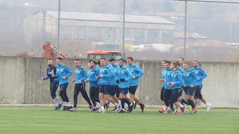 Отборът на Монтана стартира в ранния следобяд днес зимната си