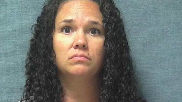 В САЩ 36 годишна учителка по физическо възпитание е преспала с