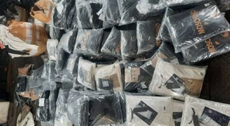 Недекларирани фалшиви стоки сексуални стимуланти и сашета чай за отслабване